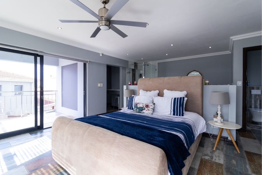 4 Bedroom Property for Sale in Calypso Beach Western Cape